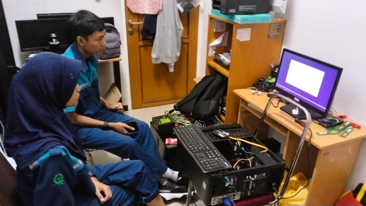 Praktik Langsung Mahasiswa dan Siswa Magang