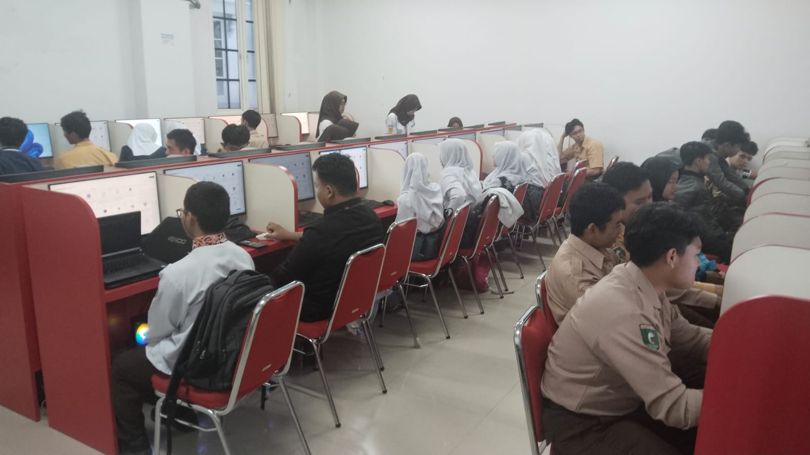 Prodi Informatika Universitas Mulia Menggelar Pelatihan GENCODE untuk Siswa SMA