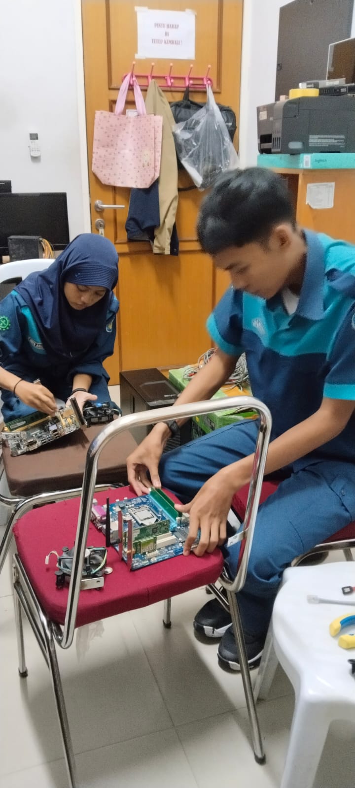 Siswa SMK Kartika V-1 Jalani Prakerin di Laboratorium FIKOM Universitas Mulia