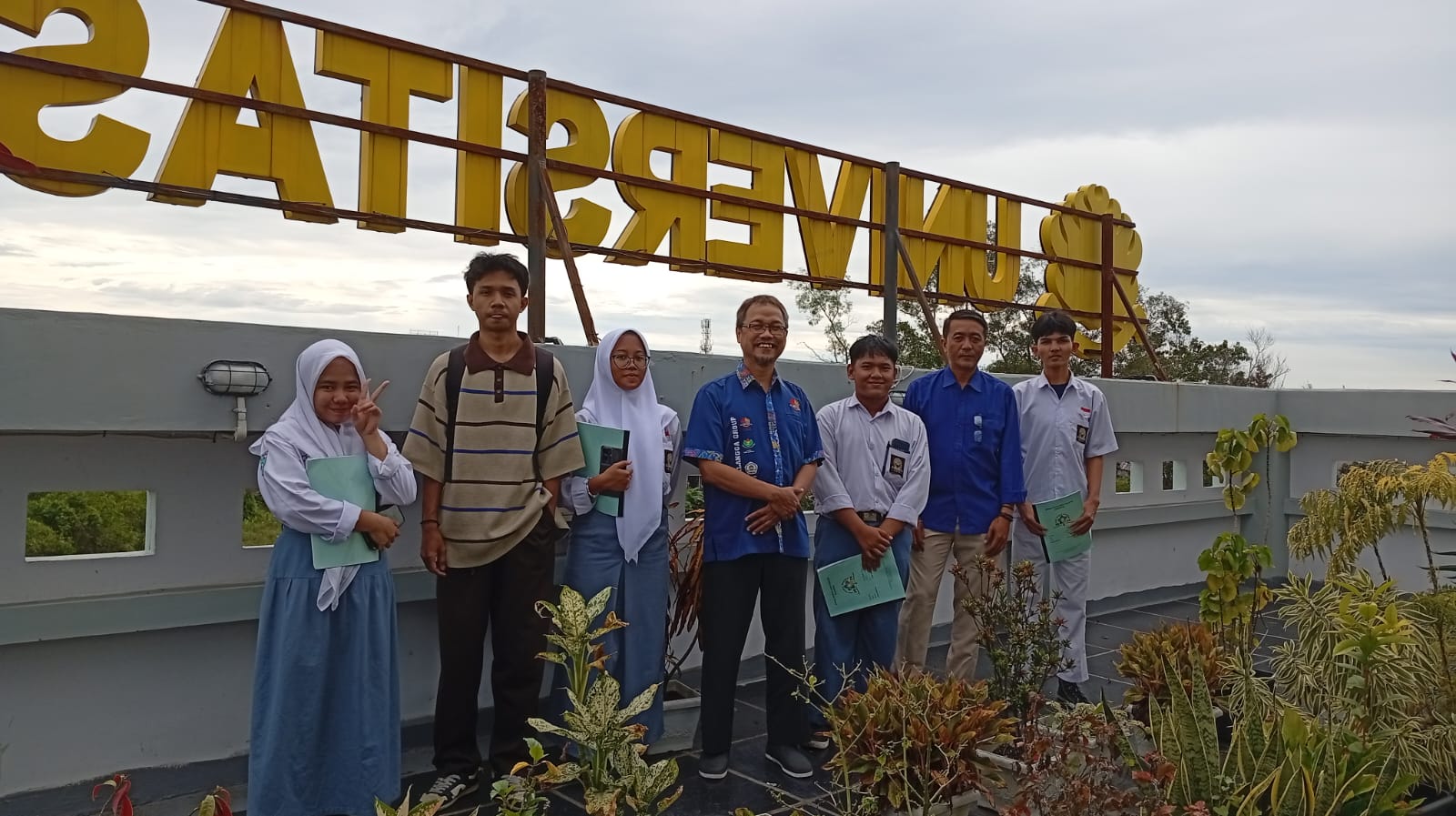 Empat Siswa SMK Panca Dharma Asah Kompetensi IT Melalui Prakerin di FIKOM Universitas Mulia