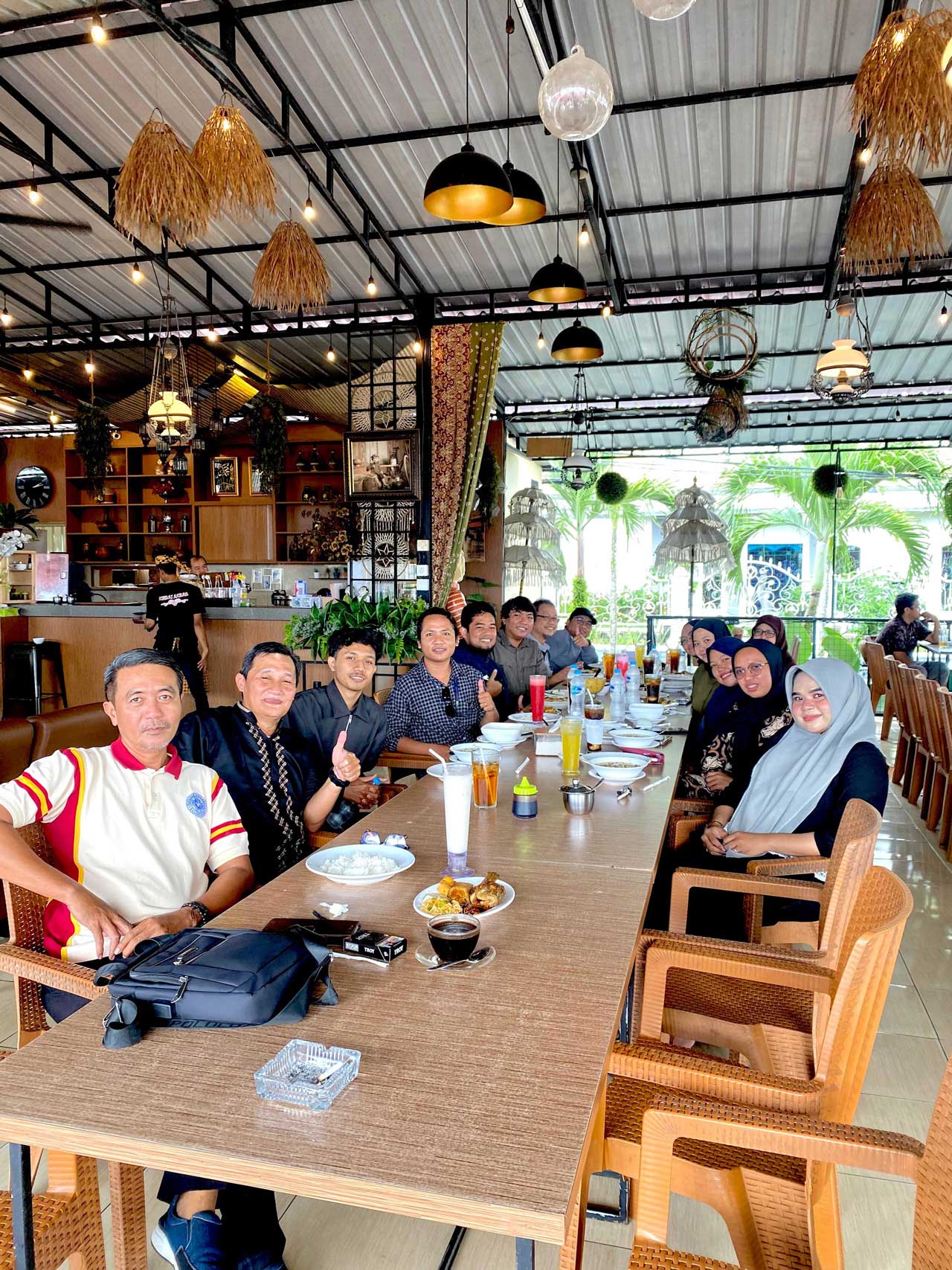 Perkuat Solidaritas, Tim Laboratorium Komputer FIKOM Meriahkan Acara Silaturahmi Paska-UAS