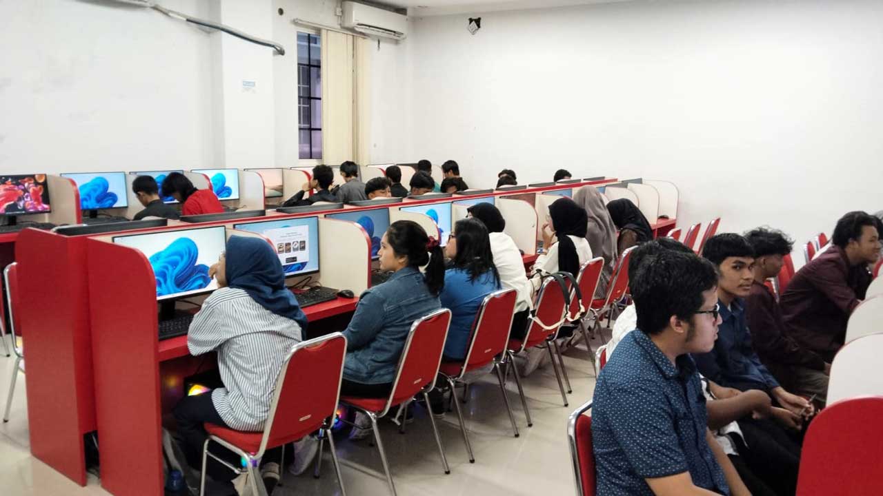Matrikulasi Mahasiswa Baru 2025 Manfaatkan Fasilitas Lab Komputer