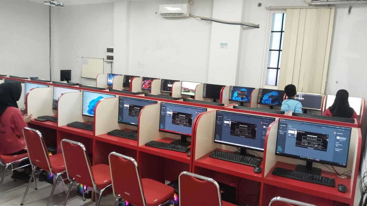 Libatkan Siswa Prakerin, Lab Komputer Universitas Mulia Instalasi Massal AutoCAD di 40 PC