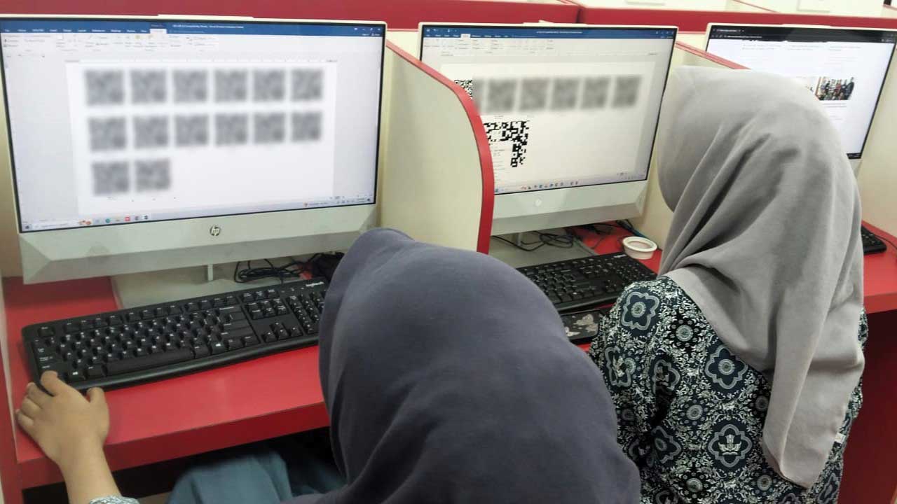 Lab Komputer Uji Coba Peminjaman Aset via QR Code dengan SILAB Mulia