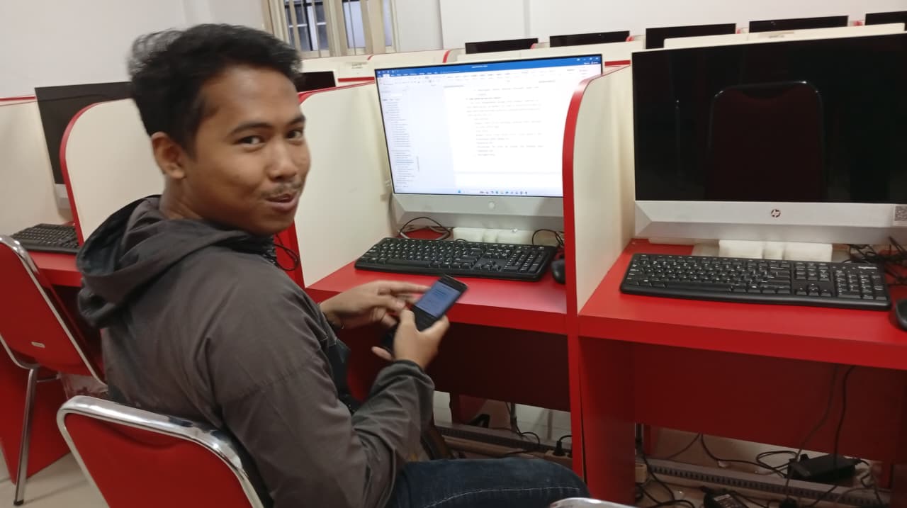 Mahasiswa Garap Skripsi tentang Chatbot, Kepala Lab Beri Insight Analisis Data